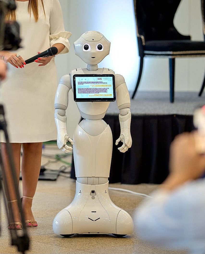 Robot humanoidalny Pepper pracuje na recepcji